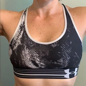 Under armour sports bra size small like new